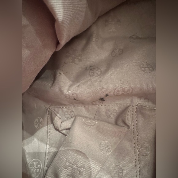 Tory Burch Large Amanda Tote Red - Picture 5 of 8